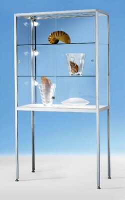 Brandschutz-Hochbeinvitrine mit Schiebetür BXTXH 150x50x195cm