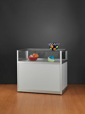 Thekenvitrine 1000 silber mit Sockel