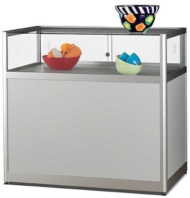 Thekenvitrine 1000 silber mit Sockel